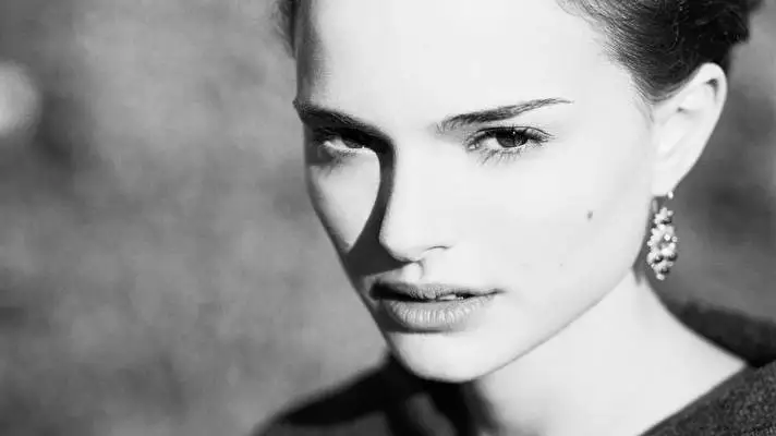 Natalie Portman1 theme for Windows 10 Slideshow image 2