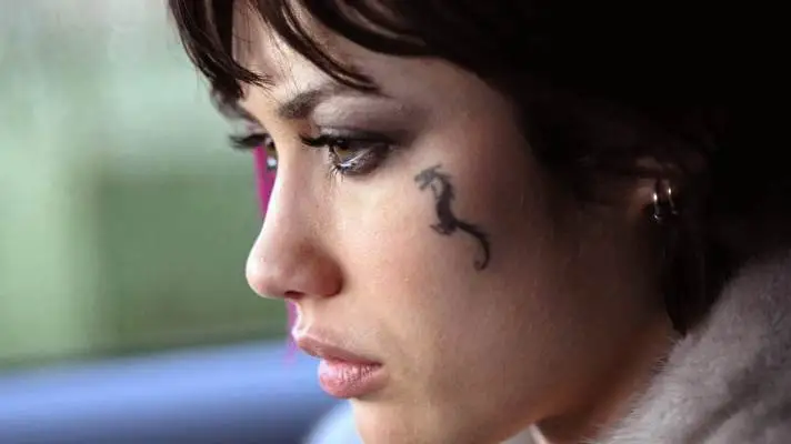 Olga Kurylenko temă pentru Windows 10 Imagine diapozitiv 3