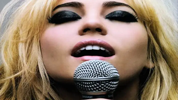 Pixie Lott theme for Windows 10 Slideshow image 1