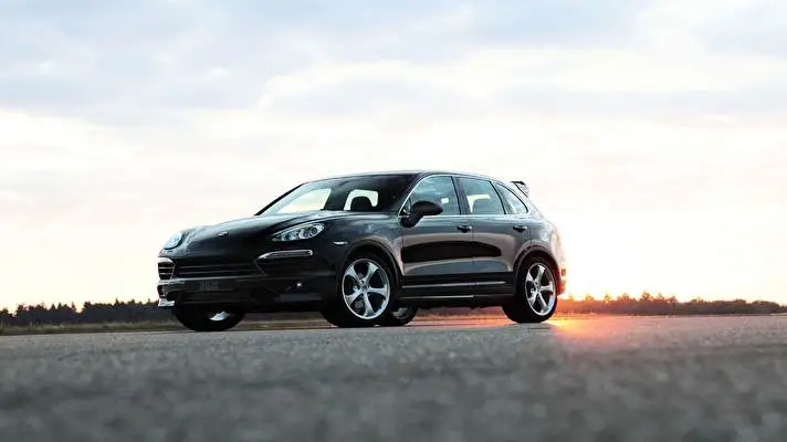 Porsche Cayenne theme for Windows 10 Slideshow image 1