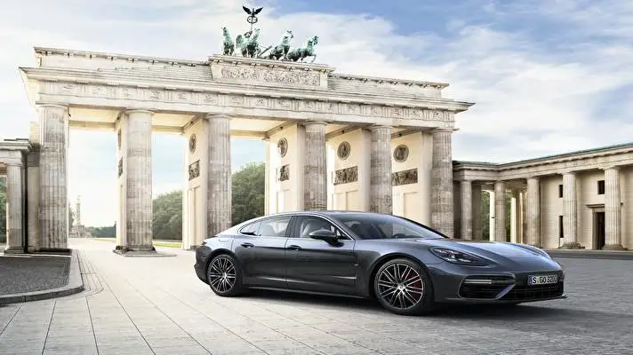 Porsche Panamera theme for Windows 10 Slideshow image 5