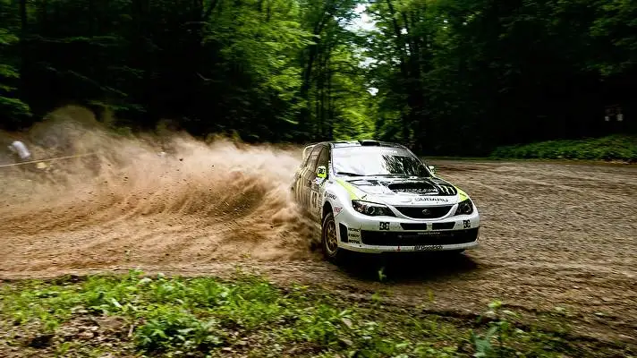 Racing theme for Windows 10 Slideshow image 4