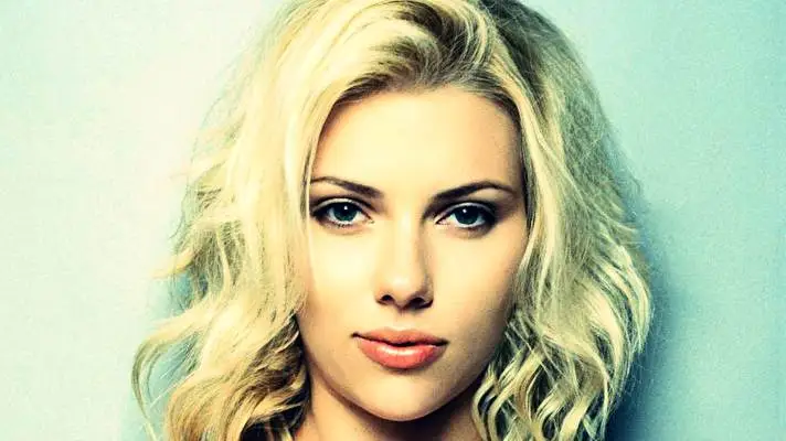 Scarlett Johansson motiv pro Windows 10 Obrázek prezentace 5