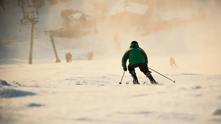 Skiing theme for Windows 10 Slideshow image 5