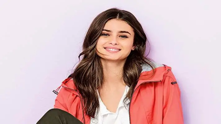 Taylor Hill theme for Windows 10 Slideshow image 3