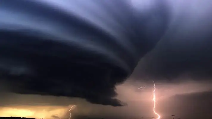 トルネード Windows 10用テーマ スライドショー画像 1