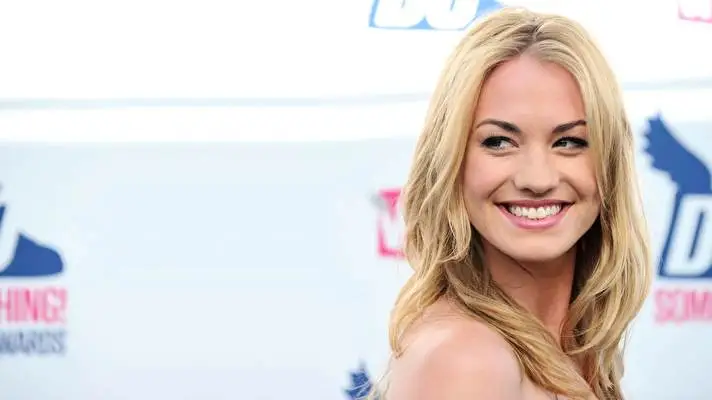 Yvonne Strahovski1 theme for Windows 10 Slideshow image 5
