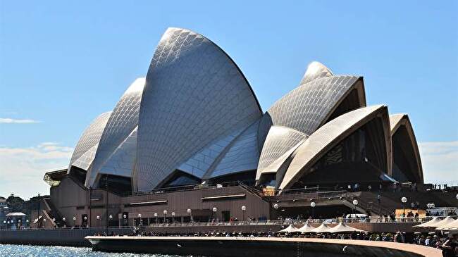 Sydney Opera House background 3